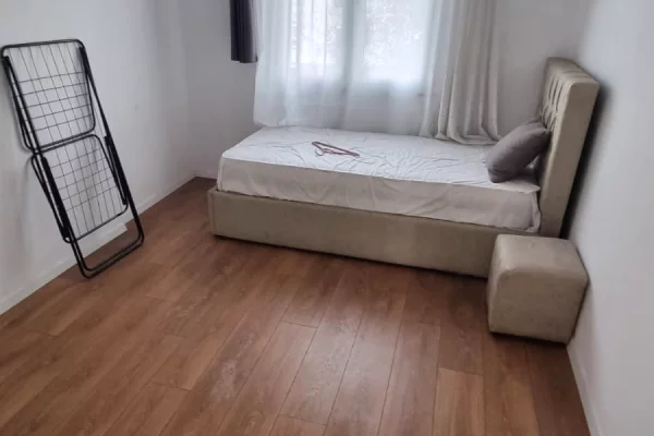 Shtepi me qera Apartament ne Tirane, 2+1, Mobilimi E mobiluar, Pagesa 600  Euro.