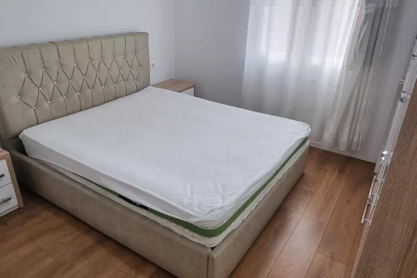Shtepi me qera Apartament ne Tirane, 2+1, Mobilimi E mobiluar, Pagesa 600  Euro.