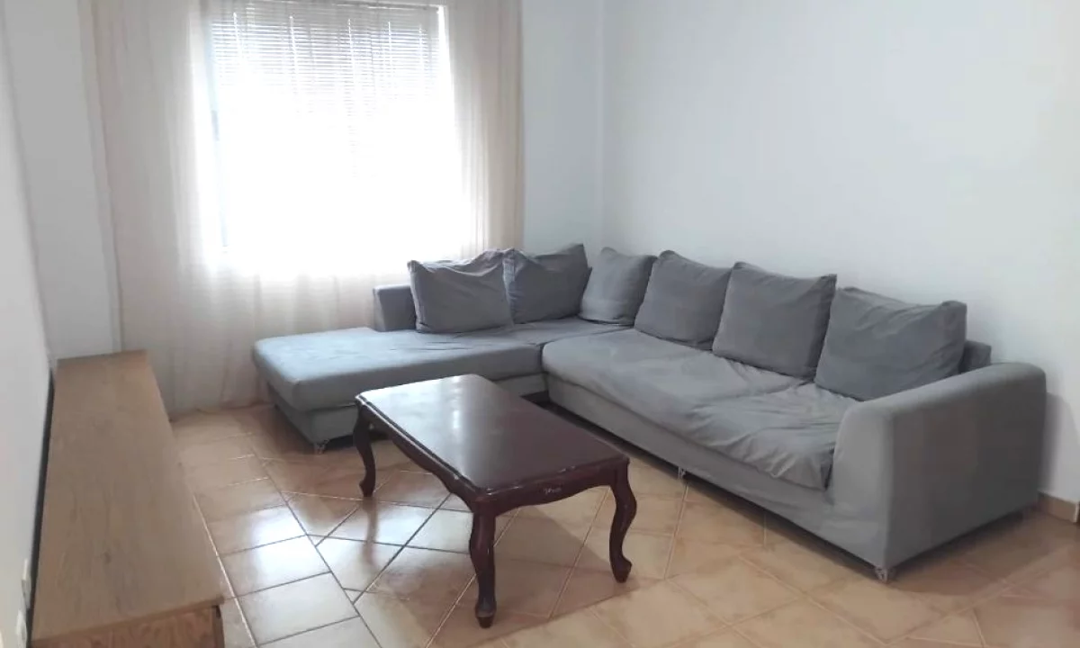 Shtepi me qera Apartament ne Tirane, 1+1, Mobilimi E mobiluar, Pagesa 40,000  Leke.