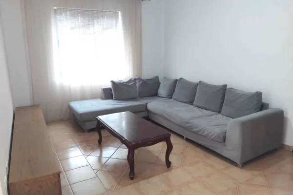 Shtepi me qera 1+1 ne Tirane - 40,000 Leke