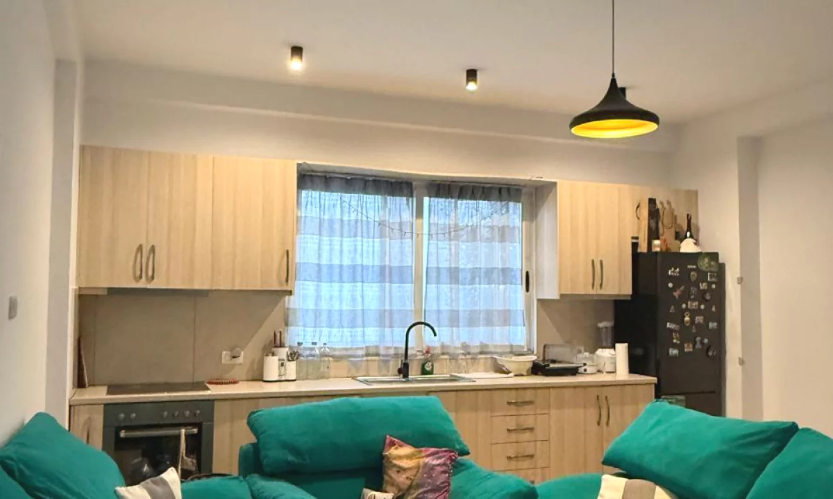 Shtepi me qera Shtepi Private ne Tirane, 1+1, Mobilimi E mobiluar, Pagesa 350  Euro.