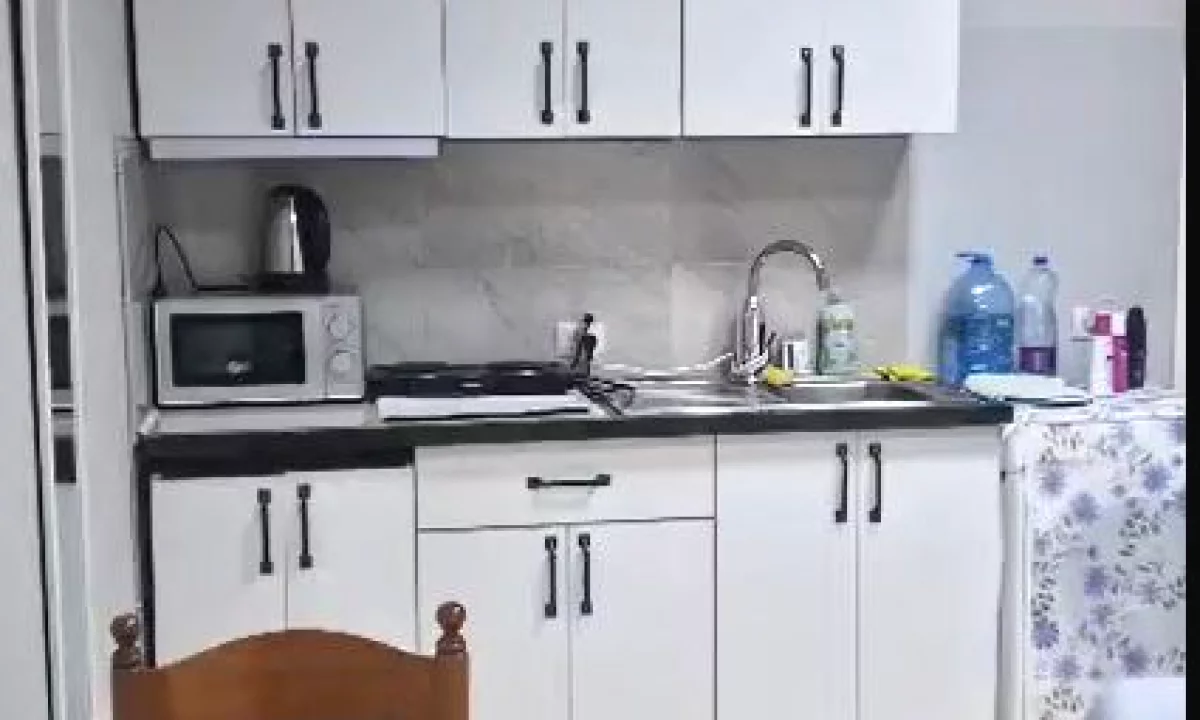 Shtepi me qera Apartament ne Tirane, Garsoniere, Mobilimi E mobiluar, Pagesa 400  Euro.