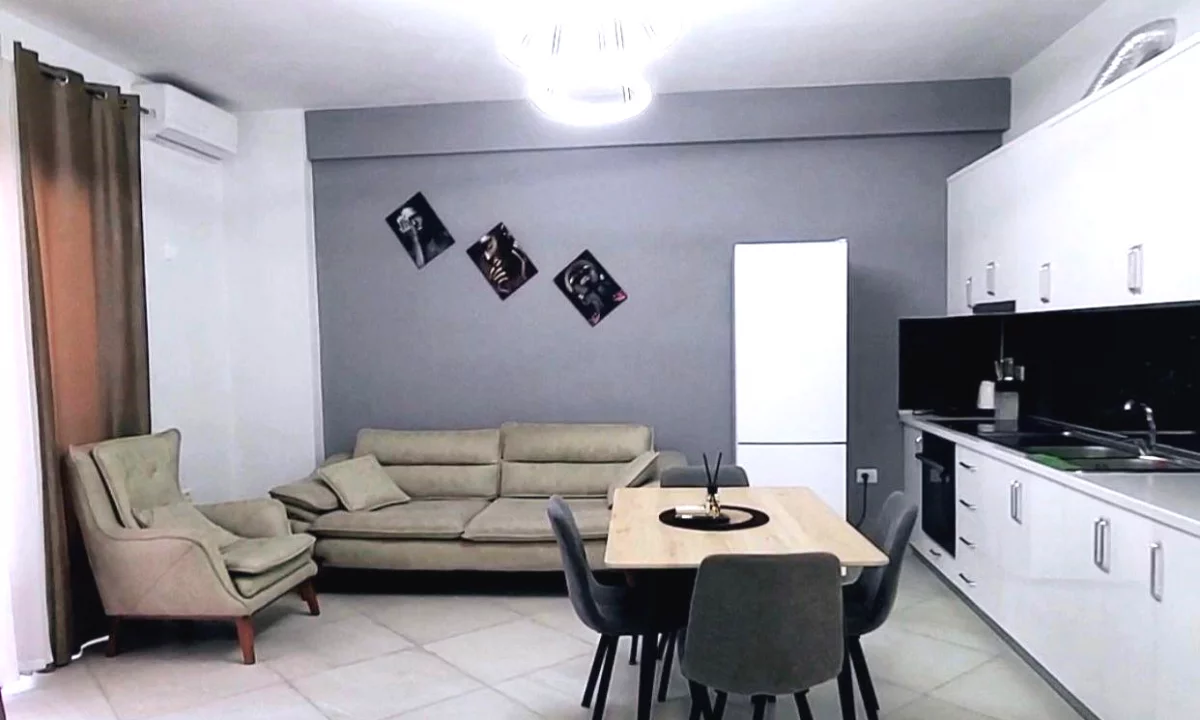 Shtepi me qera Apartament ne Tirane, 2+1, Mobilimi E mobiluar, Pagesa 450  Euro.