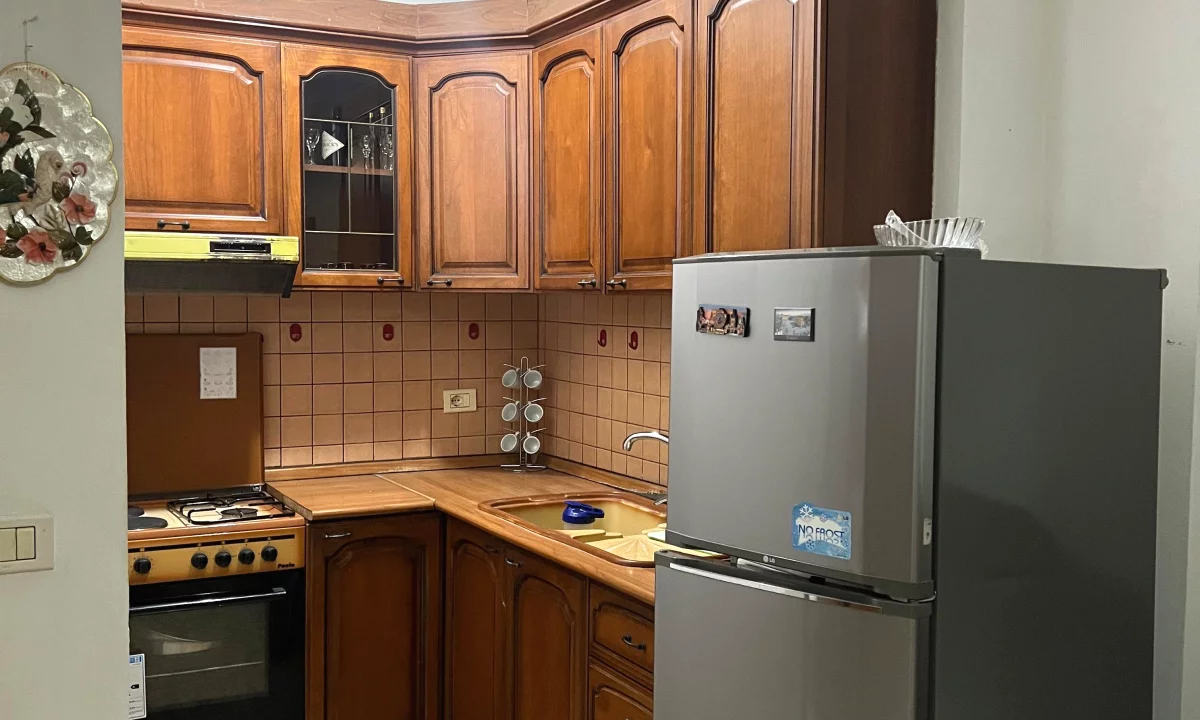 Shtepi me qera Apartament ne Tirane, 1+1, Mobilimi E mobiluar, Pagesa 550  Euro.