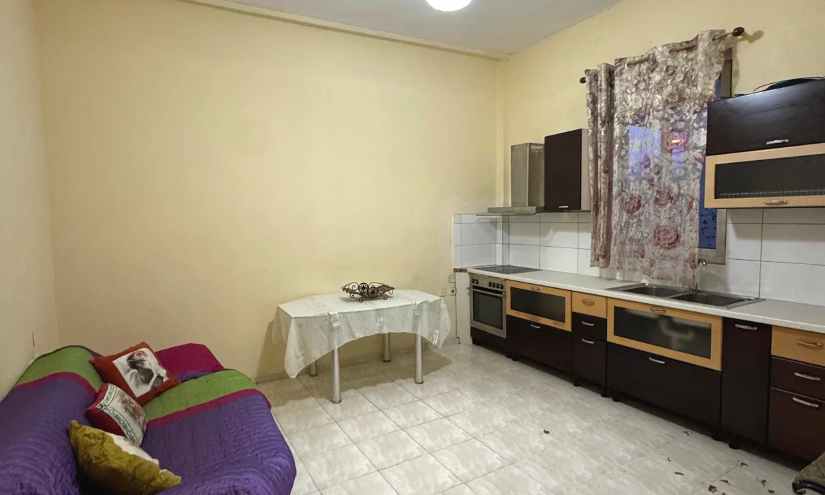 Shtepi me qera Apartament ne Tirane, 1+1, Mobilimi E mobiluar, Pagesa 400  Euro.