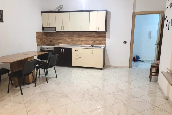 Jepet me qira apartament 2+1 pjesërisht i mobiluar, NE ASTIR 