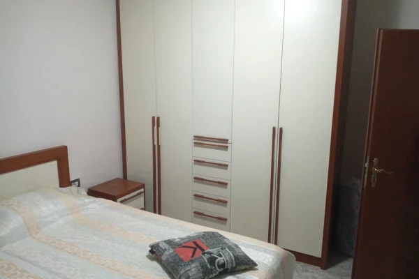 Shtepi me qera Apartament ne Tirane, 1+1, Mobilimi E mobiluar, Pagesa 50,000  Leke.
