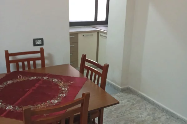 Shtepi me qera Apartament ne Tirane, 1+1, Mobilimi E mobiluar, Pagesa 50,000  Leke.