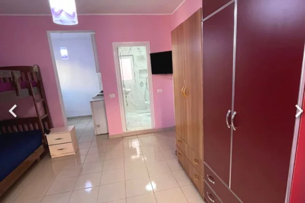 Shtepi me qera Garsoniere ne Tirane - 300 Euro