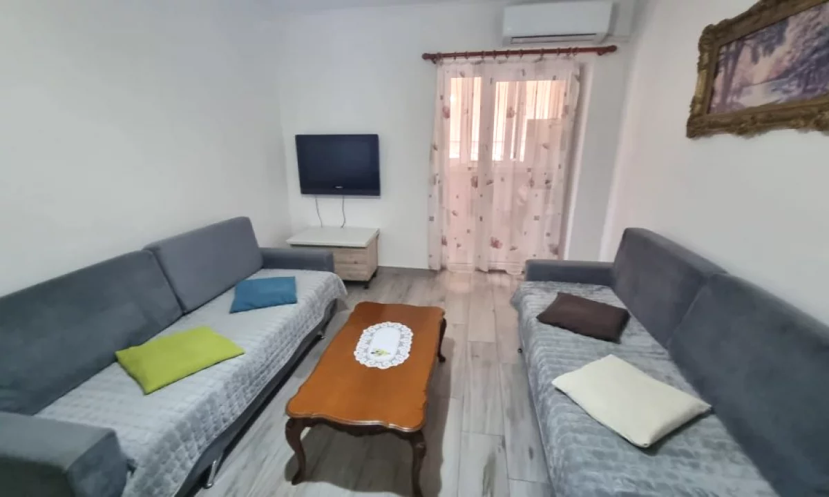 Shtepi me qera Apartament ne Tirane, 1+1, Mobilimi E mobiluar, Pagesa 550  Euro.