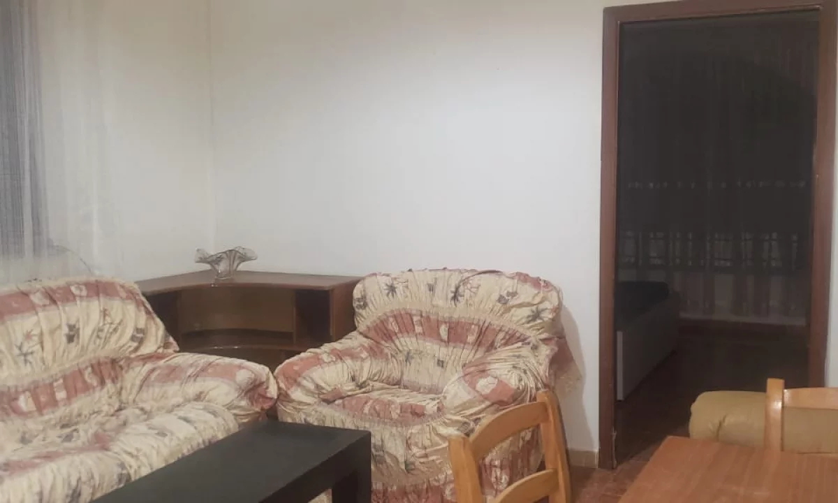 Shtepi me qera Shtepi Private ne Tirane, 1+1, Mobilimi E mobiluar, Pagesa 300  Euro.