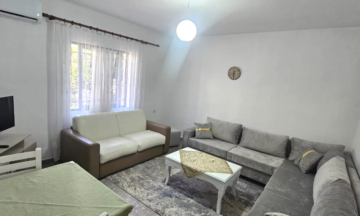 Shtepi me qera Apartament ne Tirane, 1+1, Mobilimi E mobiluar, Pagesa 400  Euro.