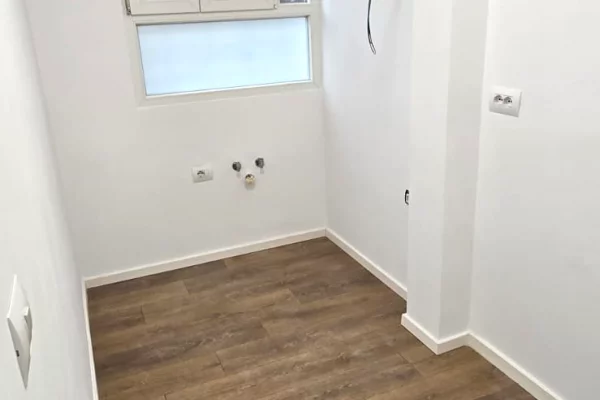 Shtepi ne shitje Apartament ne Tirane, 1+1, Mobilimi Bosh, pa mobiluar, Pagesa 137,000  Euro.
