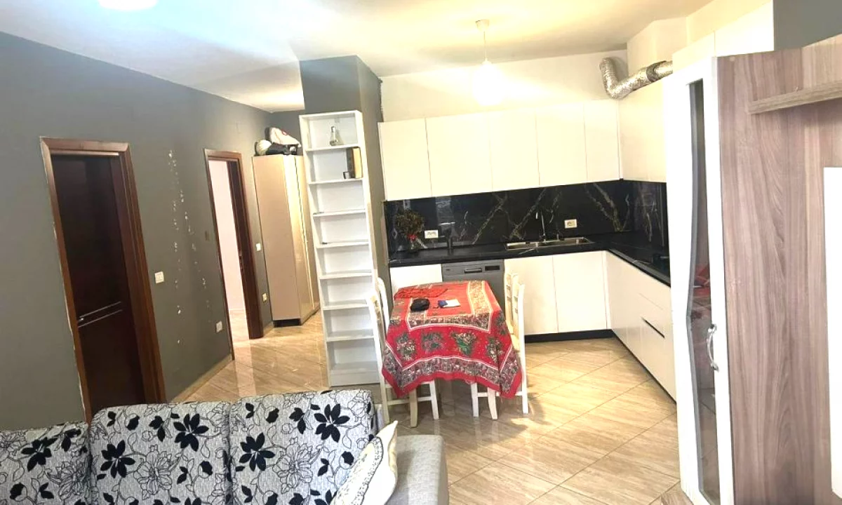 Shtepi ne shitje Apartament ne Tirane, 2+1, Mobilimi E mobiluar, Pagesa 170,000  Euro.