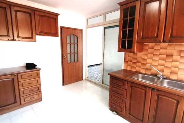 🏠 Jepet me Qira Apartament 3+1 në Myslym Shyr,