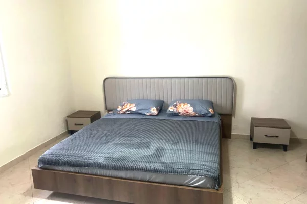 🔥 Jepet me Qera Apartamenti 2+1 pranë Terminalit, në Rrugën Migjeni, afër Kompleksi Malajzjani🔥