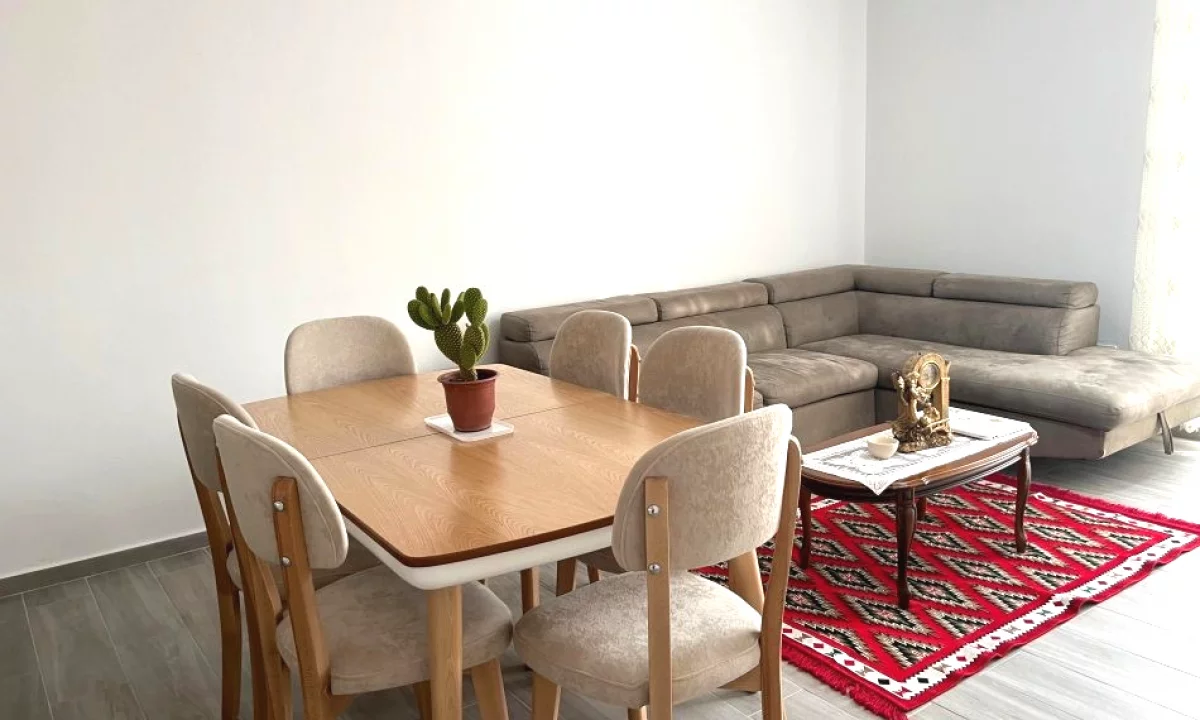 Shtepi me qera Apartament ne Tirane, 3+1, Mobilimi E mobiluar, Pagesa 500  Euro.