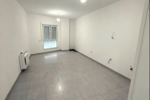 JEPET APARTAMENT 2+1 ME QIRA PRANË RRUGËS SË BARRIKADAVE