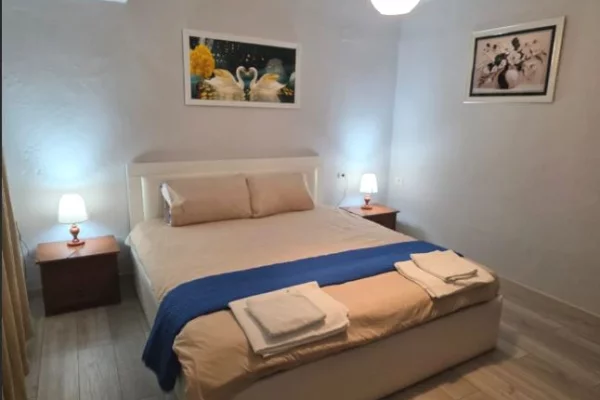 JEPET ME QIRA APARTAMENT 1+1 TEK RRUGA FORTUZI NE QENDER TE TIRANES