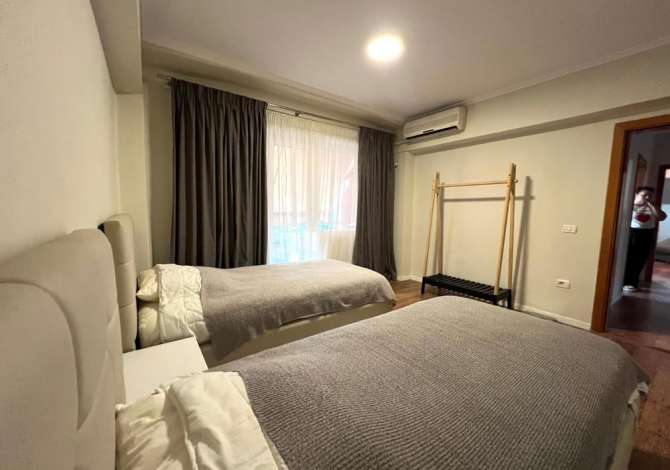 Shtepi me qera Apartament ne Tirane, 3+1, Mobilimi E mobiluar, Pagesa 800  Euro.