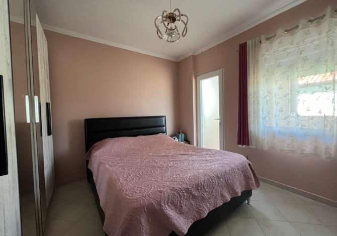 Shtepi ne shitje Apartament ne Tirane, 2+1, Mobilimi E mobiluar, Pagesa 135,000  Euro.