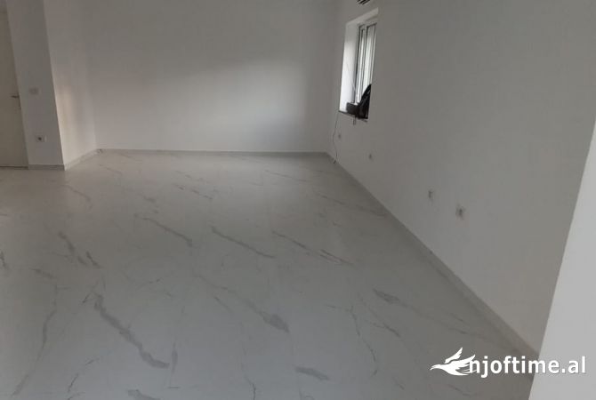 Ambient biznesi me qera 3+1 ne Tirane - 800 Euro