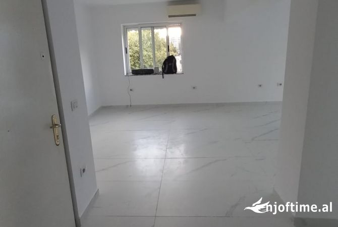 Ambient biznesi me qera 3+1 ne Tirane - 800 Euro