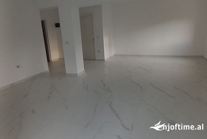 Ambient biznesi me qera 3+1 ne Tirane - 800 Euro