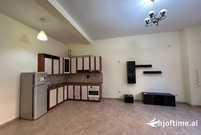 Apartament 1+1 me Qera per zyra te Komuna e Parisit 