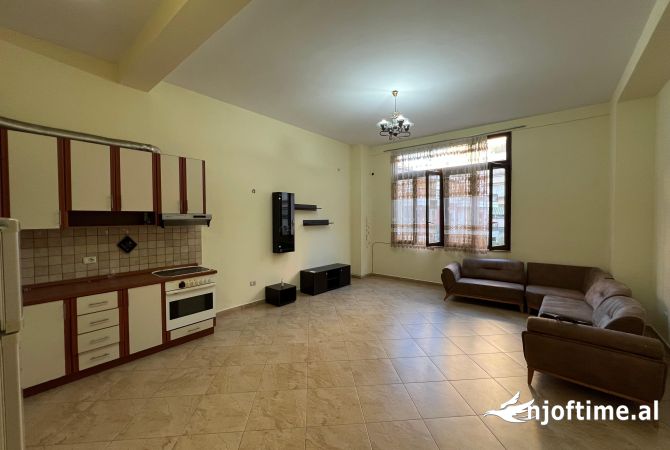 Ambient biznesi me qera 3+1 ne Tirane - 600 Euro