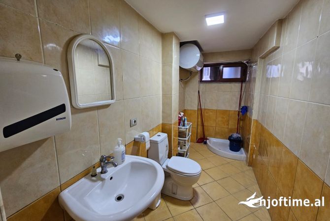 Ambient biznesi me qera 3+1 ne Tirane - 900 Euro