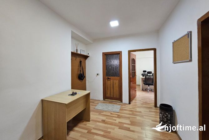 Ambient biznesi me qera 3+1 ne Tirane - 900 Euro