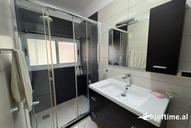 Shtepi me qera Apartament ne Tirane, 2+1, Mobilimi E mobiluar, Pagesa 500  Euro.