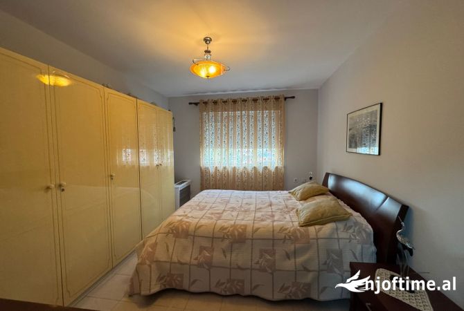 Shtepi me qera Apartament ne Tirane, 2+1, Mobilimi E mobiluar, Pagesa 500  Euro.
