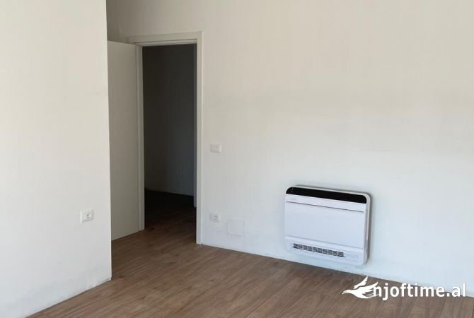 Ambient biznesi me qera 3+1 ne Tirane - 50,000 Leke