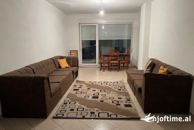 Shtepi me qera 2+1 ne Tirane - 400 Euro