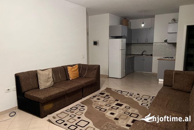 Shtepi me qera 2+1 ne Tirane - 400 Euro