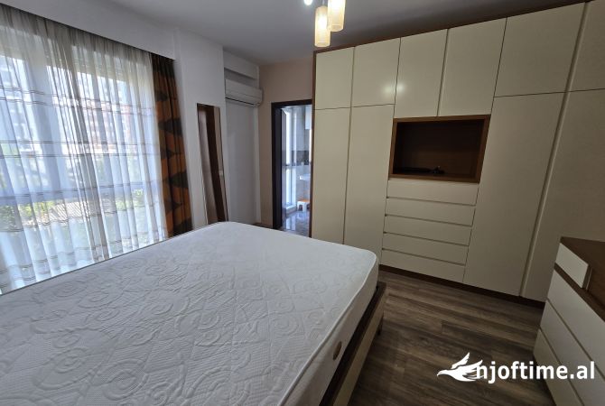 Shtepi me qera Apartament ne Tirane, 2+1, Mobilimi E mobiluar, Pagesa 800  Euro.