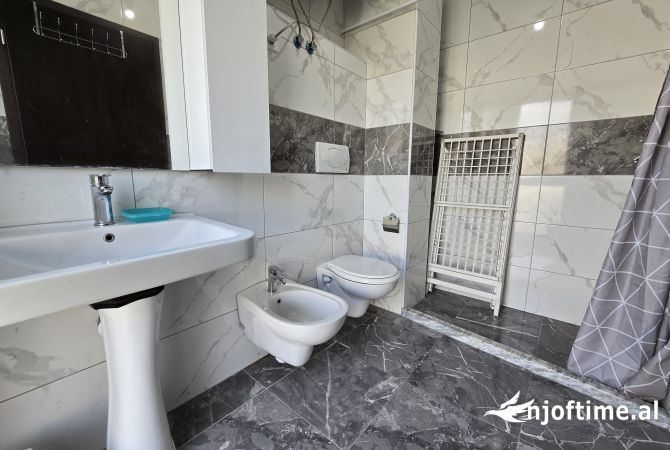 Shtepi me qera Apartament ne Tirane, 2+1, Mobilimi E mobiluar, Pagesa 800  Euro.