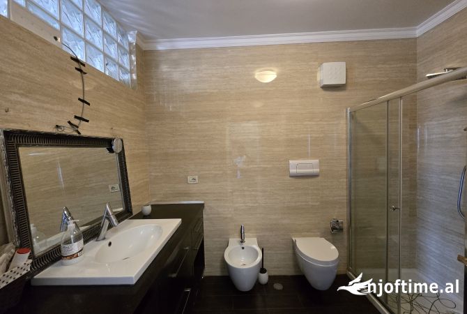 Shtepi ne shitje Apartament ne Tirane, 1+1, Mobilimi E mobiluar, Pagesa 190,000  Euro.