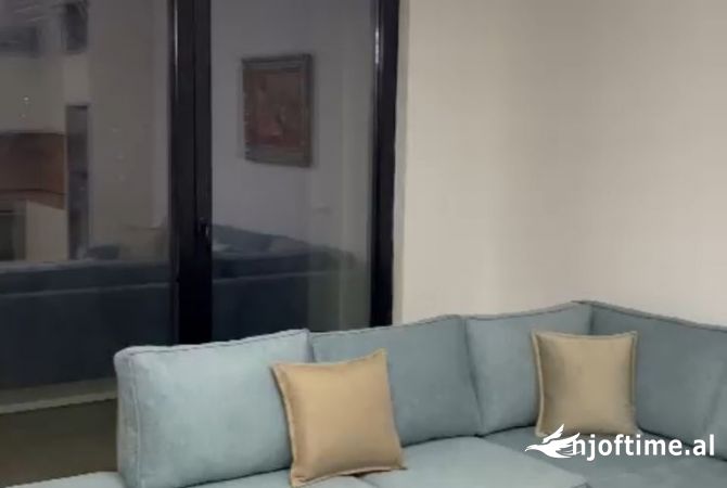 Shtepi me qera Apartament ne Tirane, 2+1, Mobilimi E mobiluar, Pagesa 800  Euro.