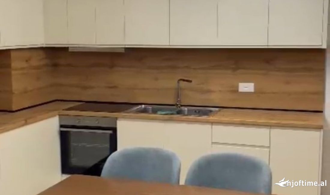 Shtepi me qera Apartament ne Tirane, 2+1, Mobilimi E mobiluar, Pagesa 800  Euro.