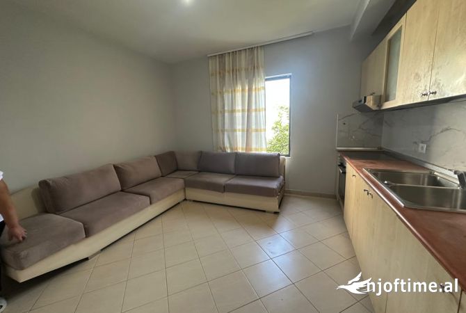 Shtepi me qera 2+1 ne Tirane - 400 Euro