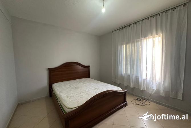 Shtepi me qera 2+1 ne Tirane - 400 Euro
