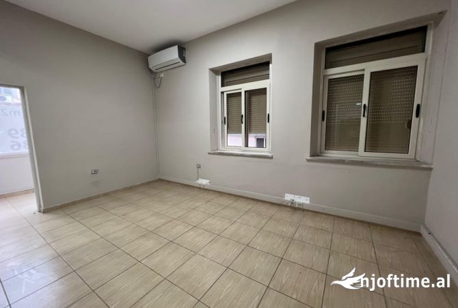 Ambient biznesi me qera 3+1 ne Tirane - 1,000 Euro