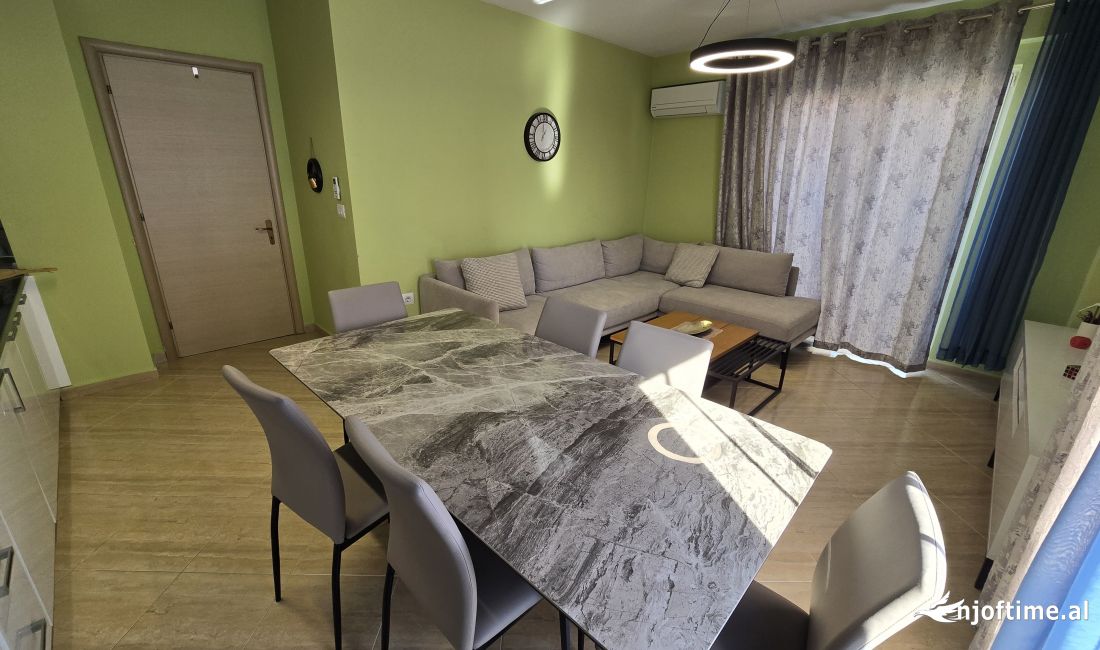 Shtepi me qera Apartament ne Tirane, 2+1, Mobilimi E mobiluar, Pagesa 700  Euro.