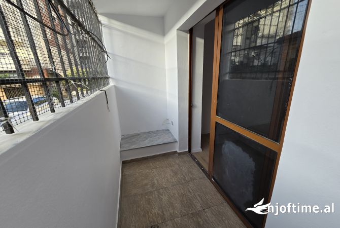 Shtepi ne shitje Apartament ne Tirane, 2+1, Mobilimi Bosh, pa mobiluar, Pagesa 138,000  Euro.