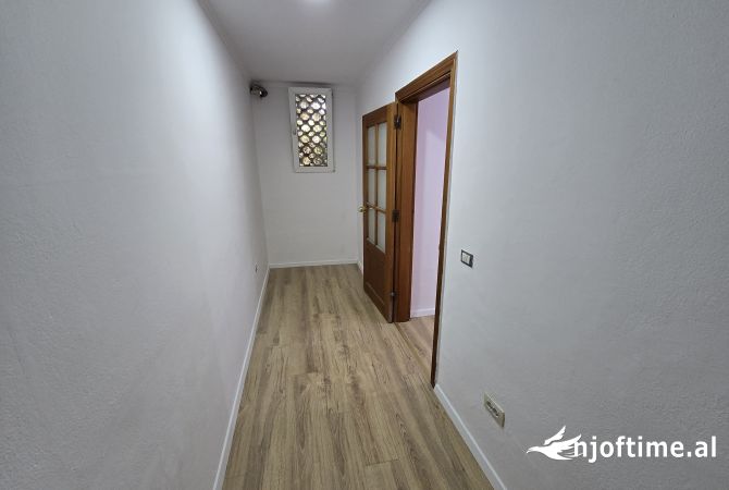 Shtepi ne shitje Apartament ne Tirane, 2+1, Mobilimi Bosh, pa mobiluar, Pagesa 138,000  Euro.