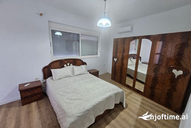Shtepi me qera Apartament ne Tirane, 3+1, Mobilimi E mobiluar, Pagesa 700  Euro.