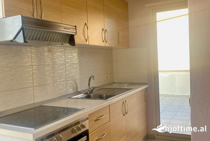 Shtepi me qera Apartament ne Tirane, 2+1, Mobilimi E mobiluar, Pagesa 750  Euro.